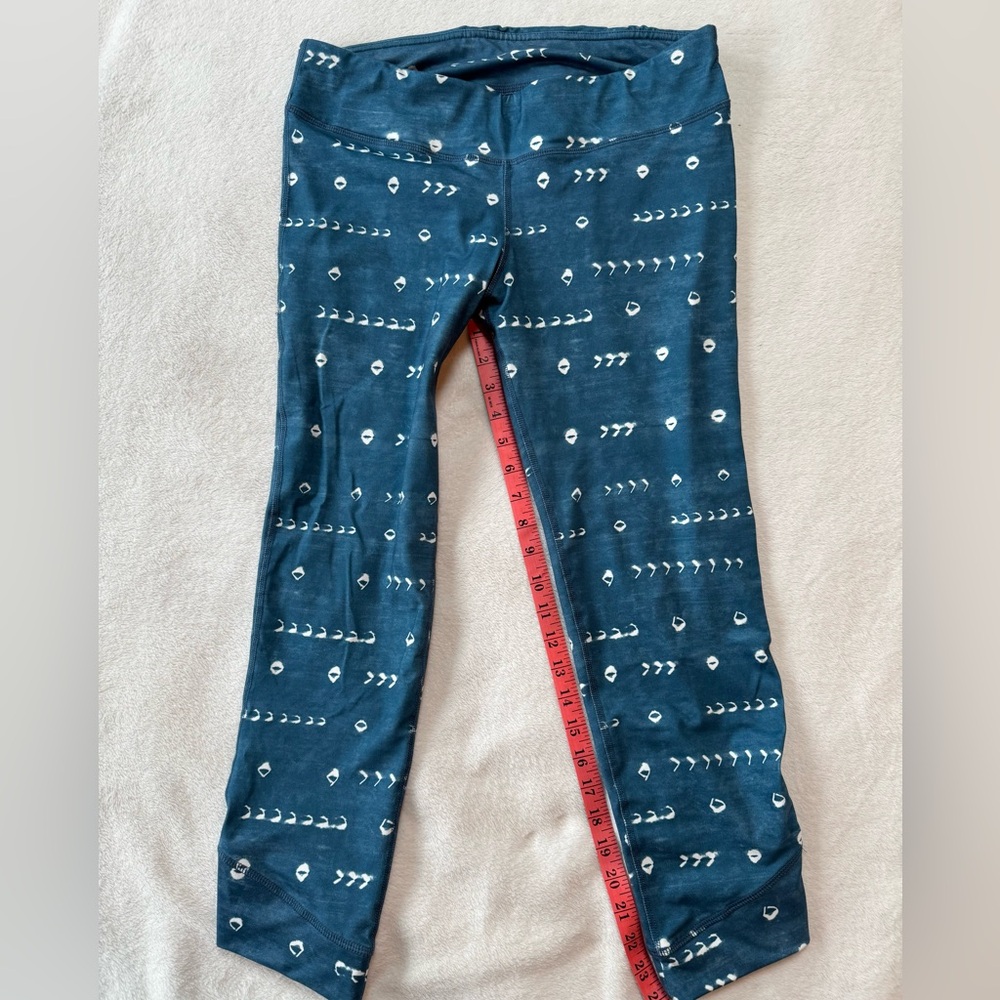 Carve Designs Leggings, size large blue print
